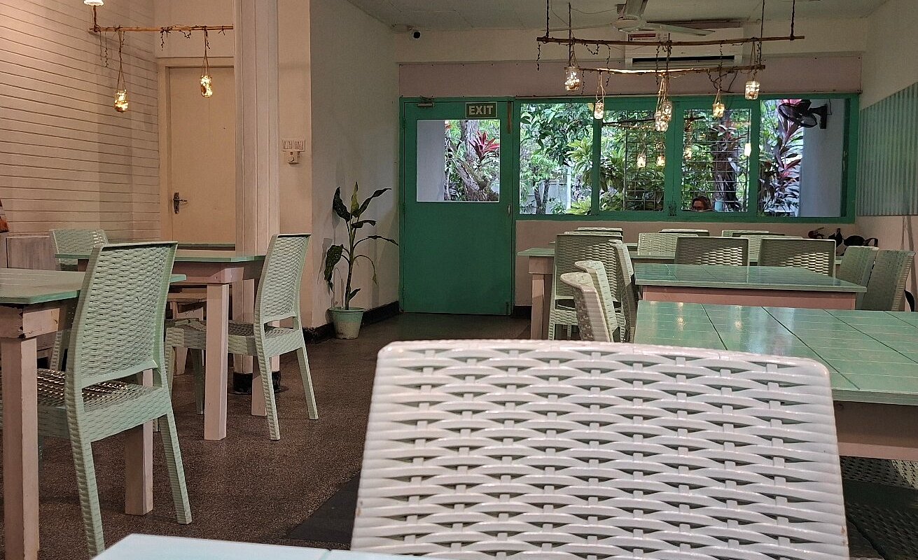 Holy Dumpling Colombo 07 dining area